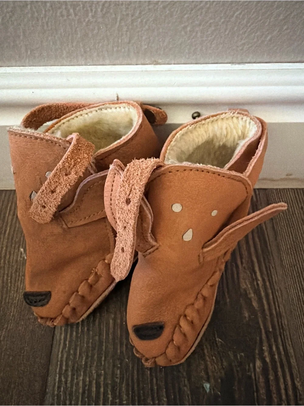 Donsje baby Tan Leather Moccasin Shoes with Deer Design